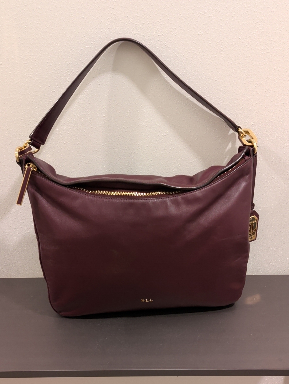 Women's Leather Shoulder Bag in Burgandy.